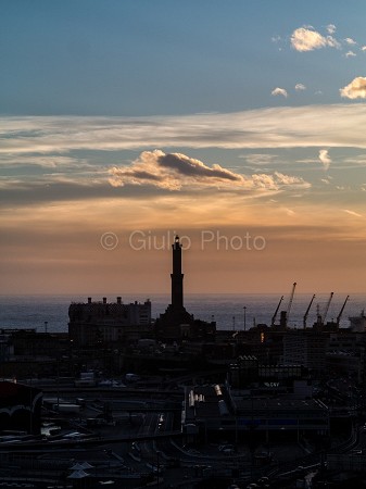 foto di genova al tramonto | lanterna di genova | foto genova centro | genova tramonto |