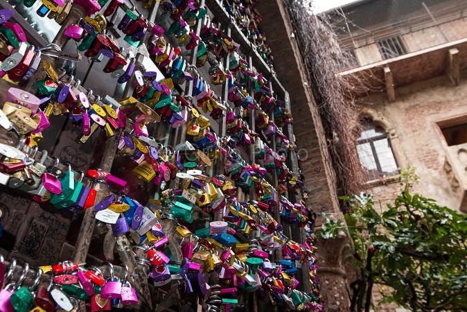 lucchetti amore | casa di giulietta | giulietta e romeo | verona | 